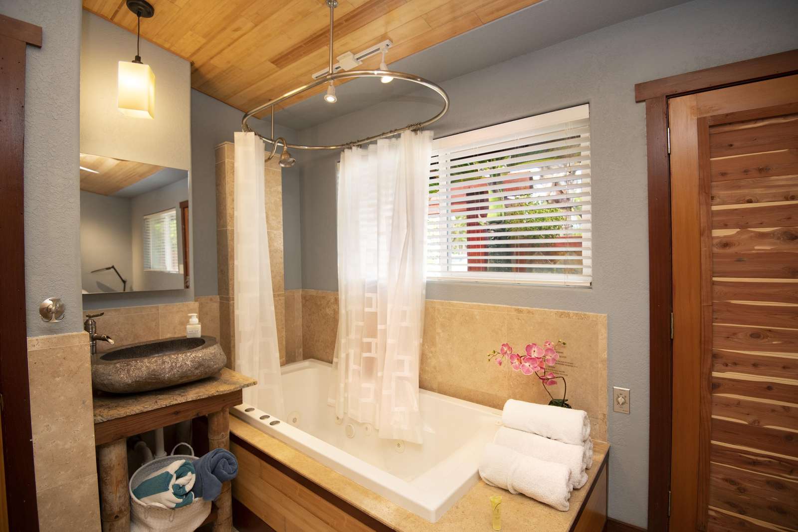 BAMBOO 2: bathroom #2.