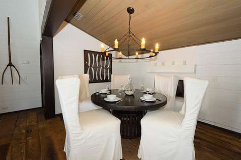 Cozy dining inglenook with seating for 5