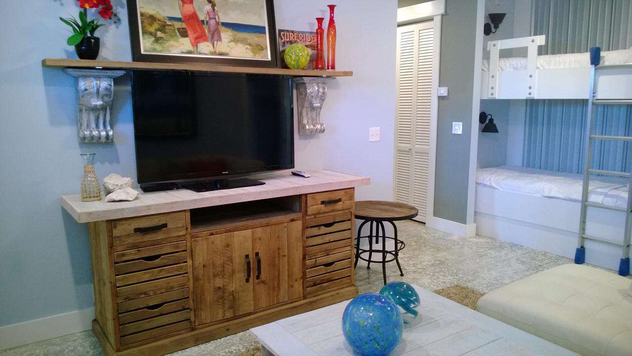 upstairs family room with bunks