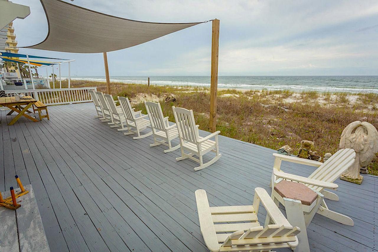 Back deck holds 6 large wedding tables for wedding receptions