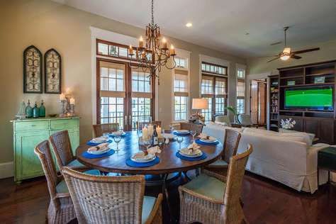 Dining Area - Seating for 8 with Seating at the Bar for 3