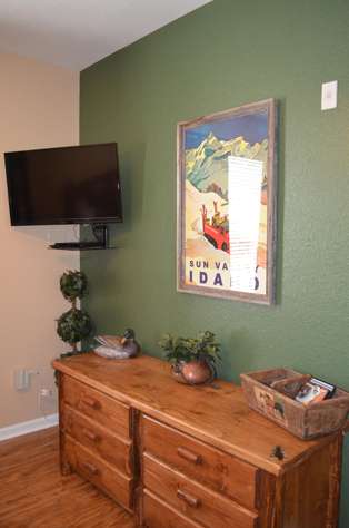 Flat screen TV and Blu-ray DVD player in second bedroom