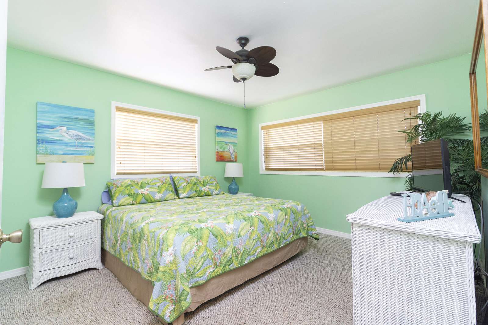 Guest Bedroom - Queen Bed