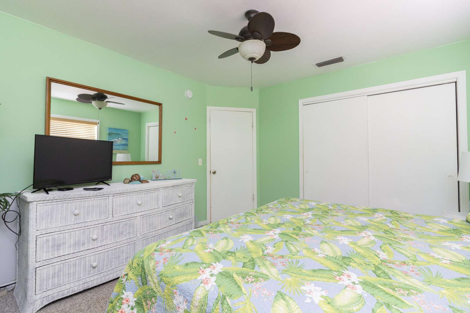 Guest Bedroom - Queen Bed