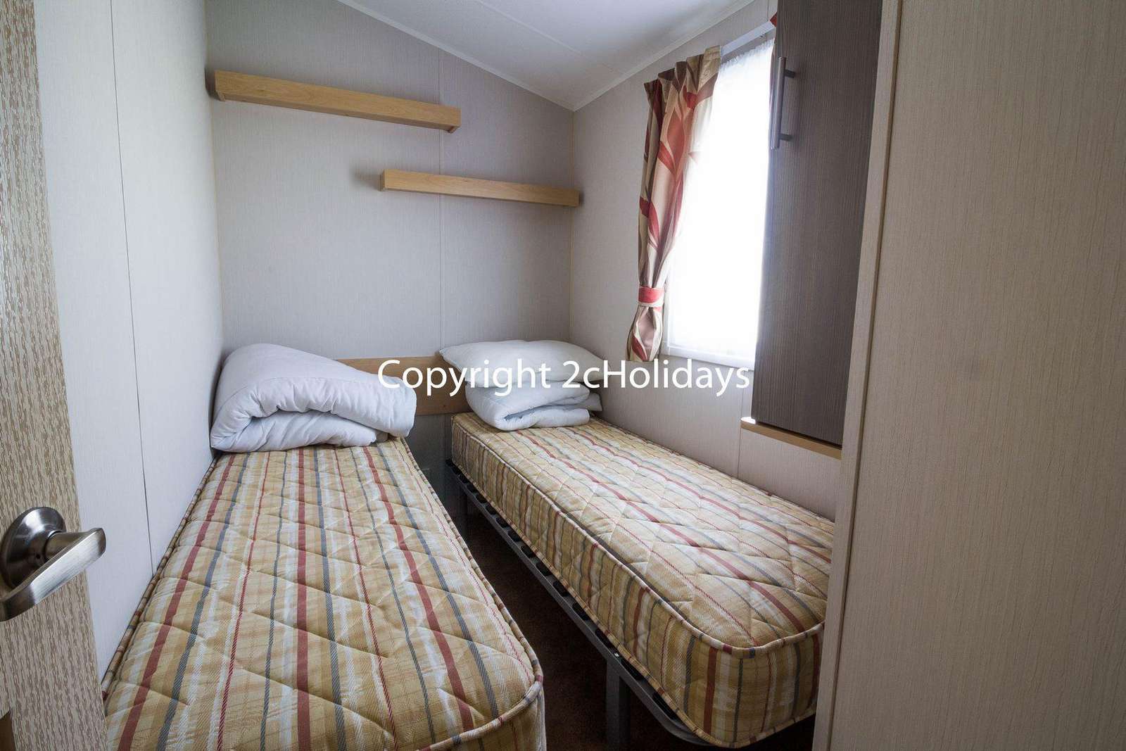 Caravan to hire near Pleasurewood Hills Book your holiday at Broadland Sands.