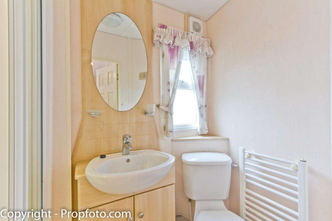 Caravan for hire at Haven Hopton on sea in Norfolk