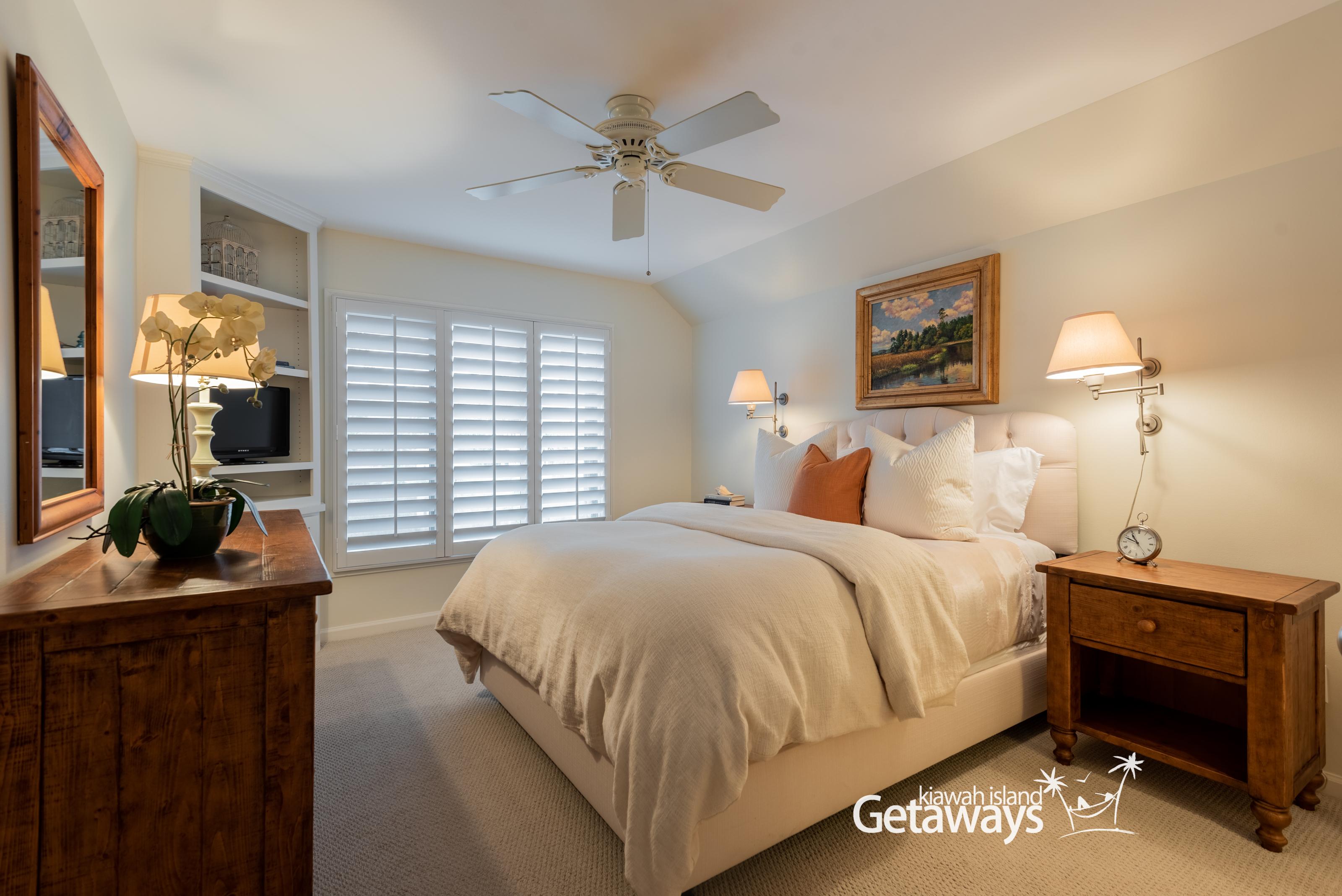 Master Bedroom - Queen Bed