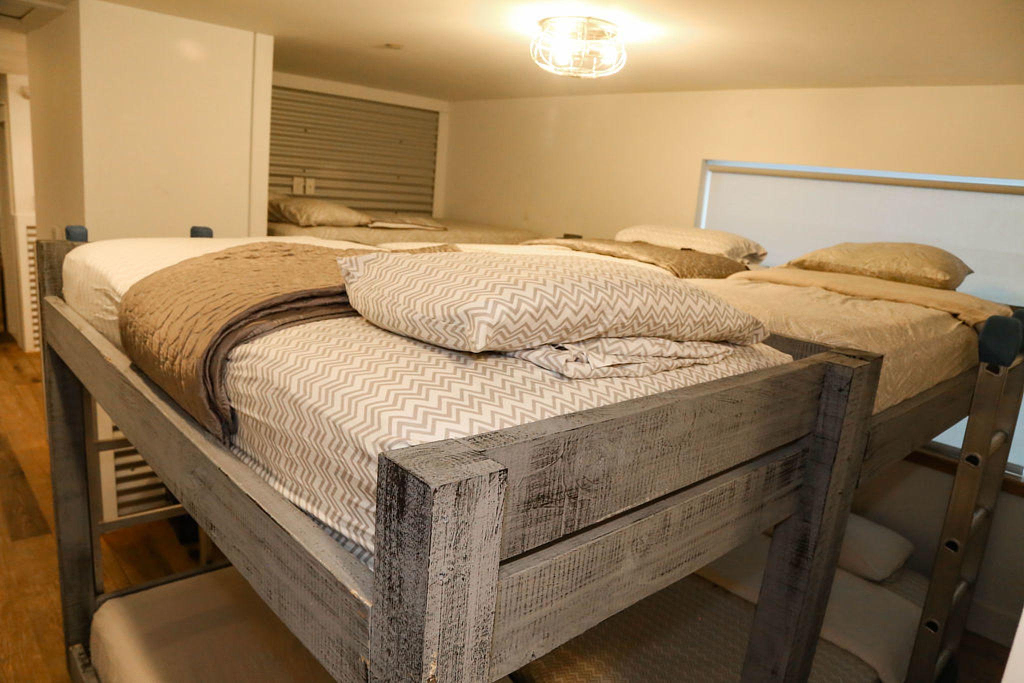 upstairs bunk room sleeps 10