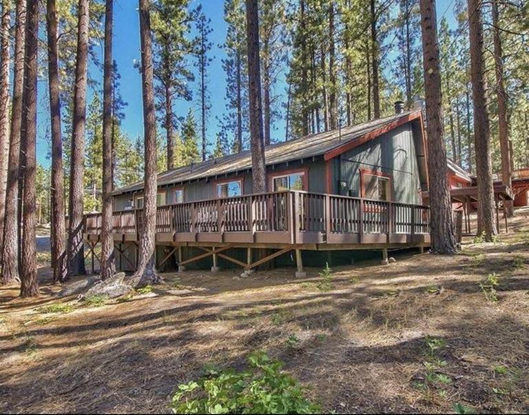 Heavenly California Lodge >> Bear Den Heavenly Hot Tub Winter Cabin California Lodge Tahoe Heavenly California Lodge >> Bear Den Heavenly Hot Tub Winter Cabin California Lodge Tahoe