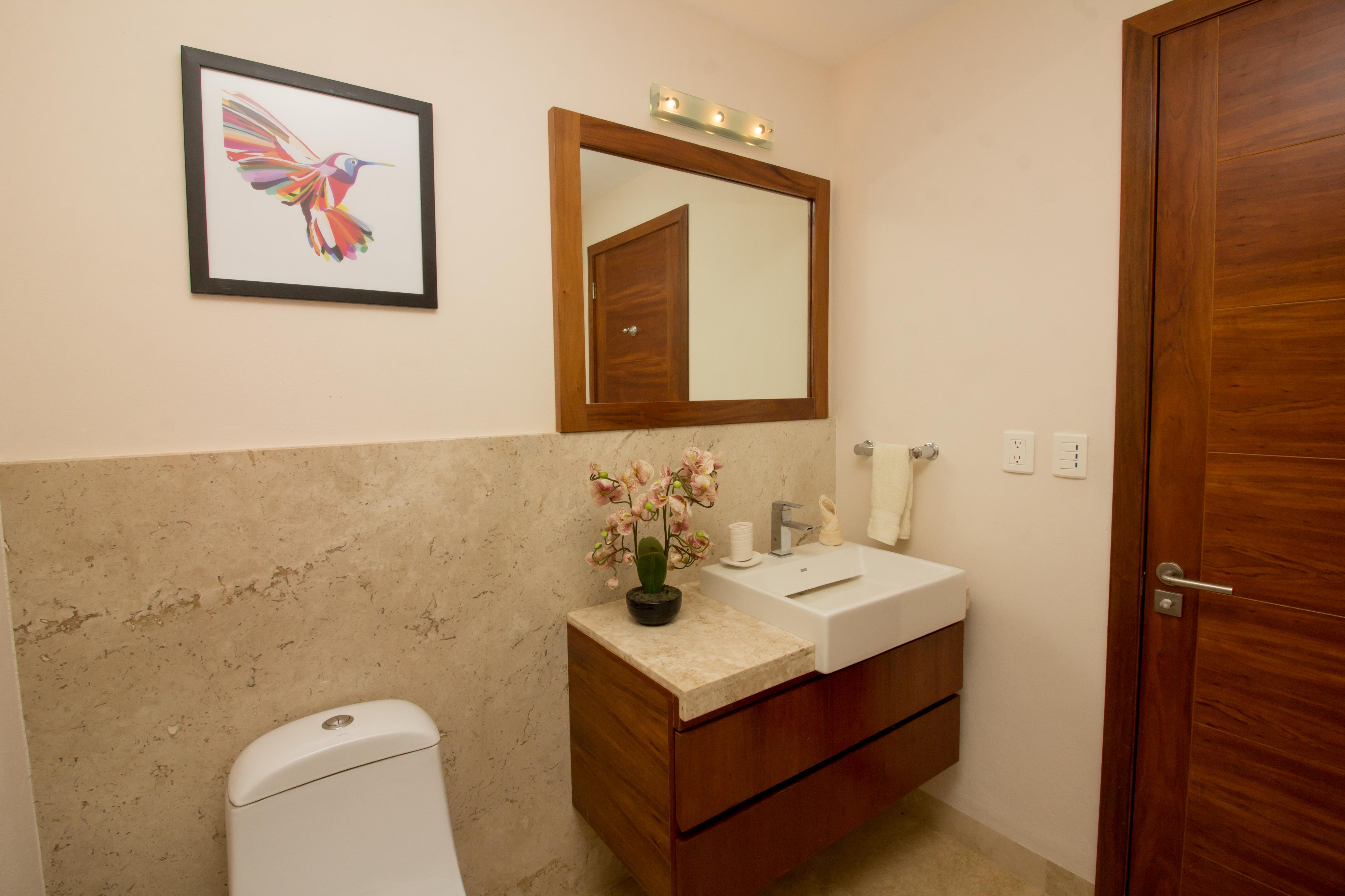Main bathroom with shower