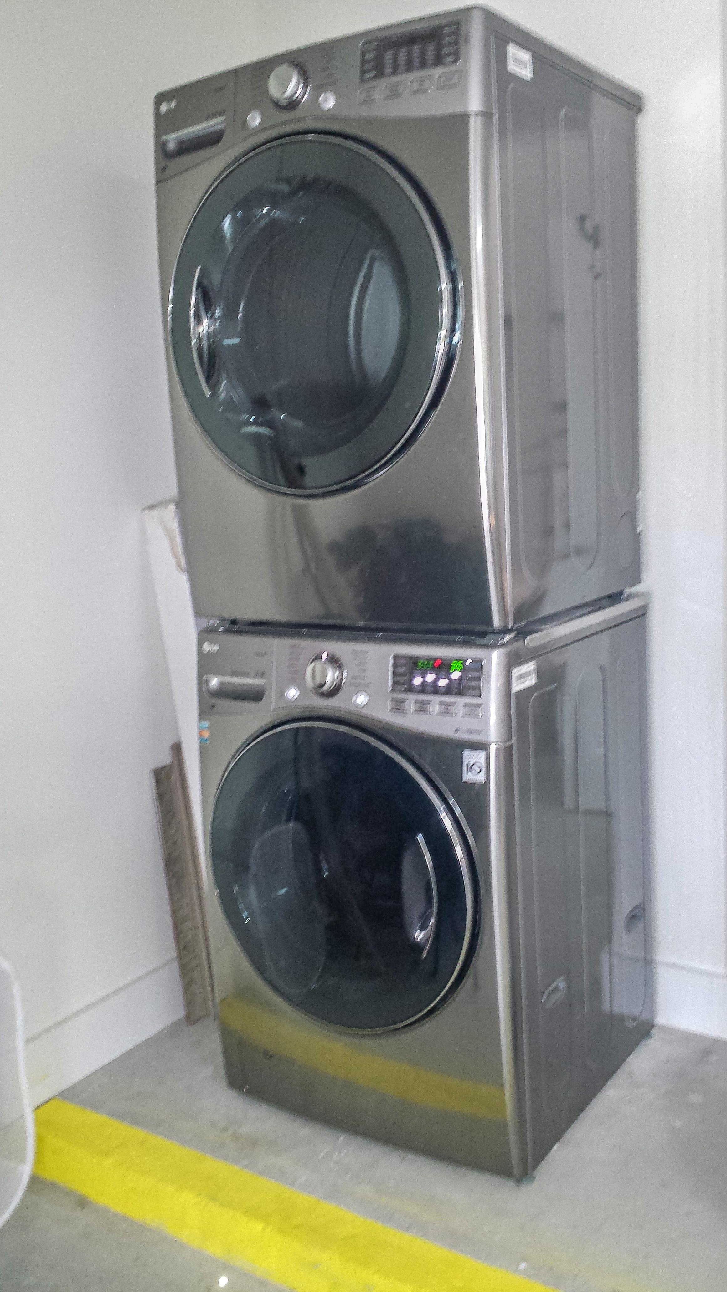Washer / Dryer in Garage