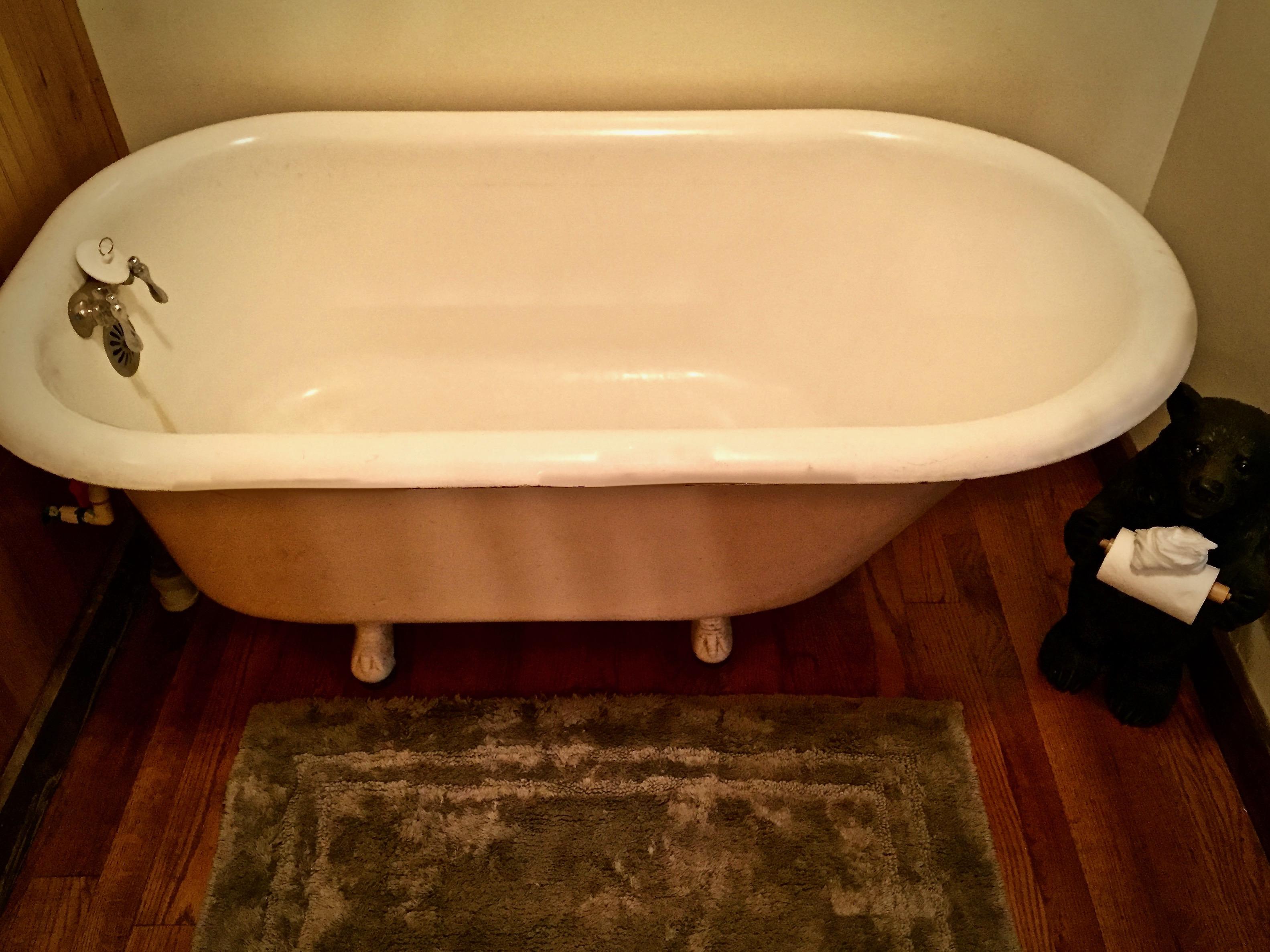 Old Fashioned Clawfoot Soaker Tub