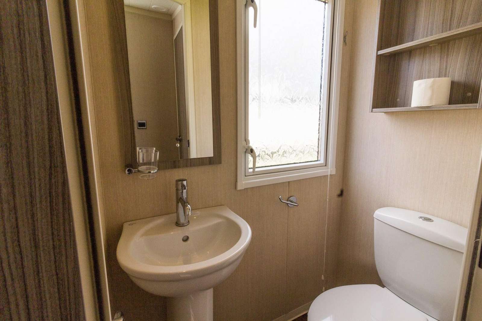 8 berth caravan for hire at Hopton Holiday village