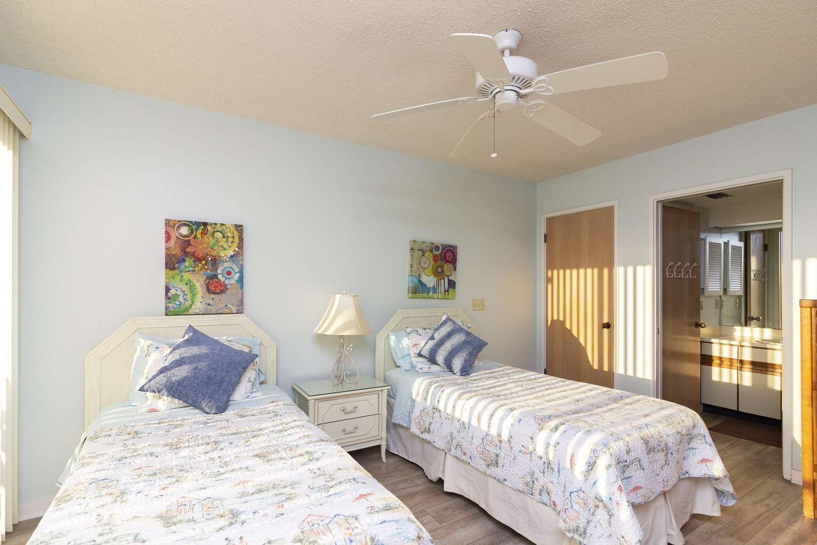 Guest Bedroom - (2) twin beds