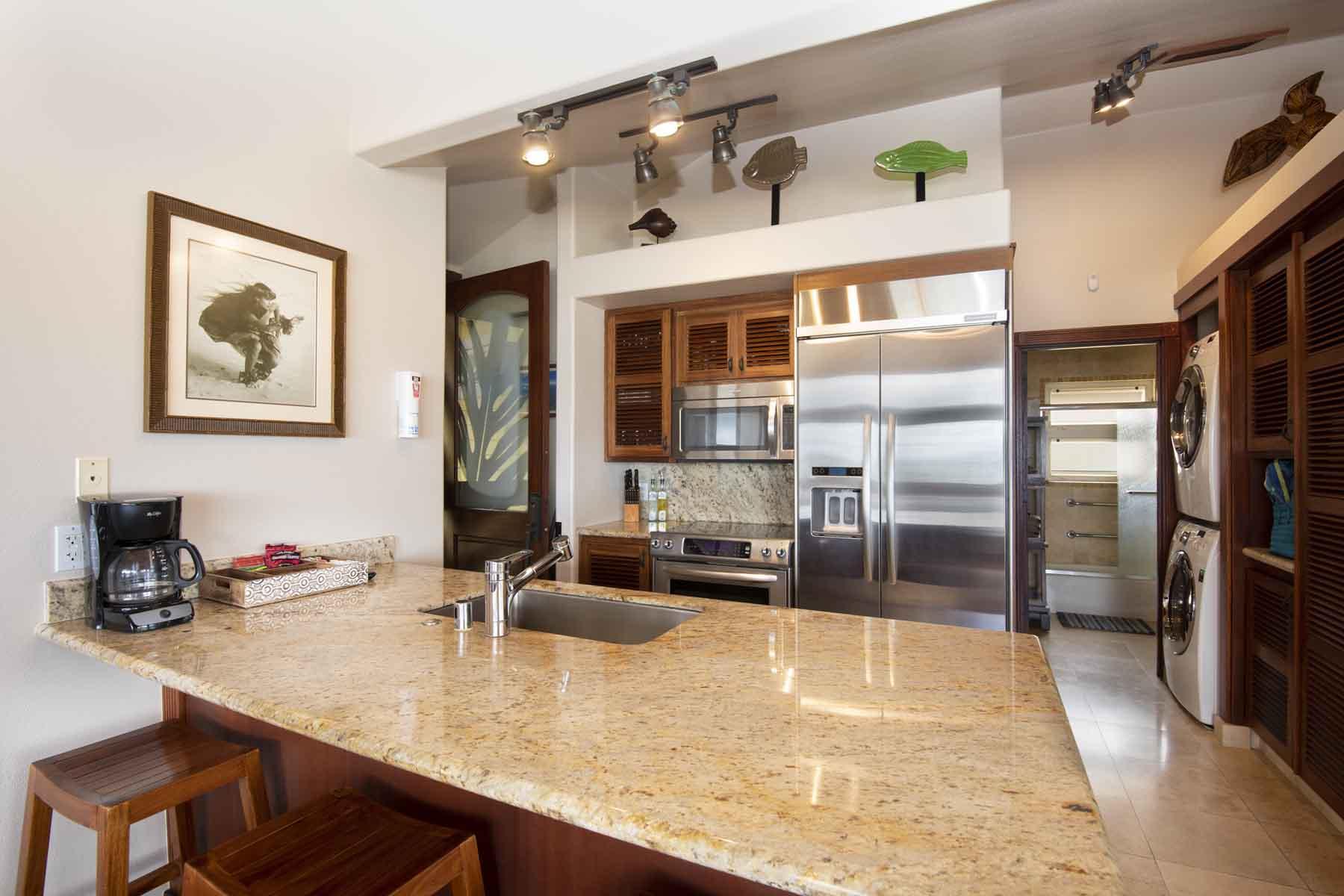 Full kitchen.