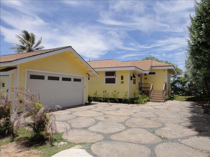 Approach to the private home "Aloha Sunrise".