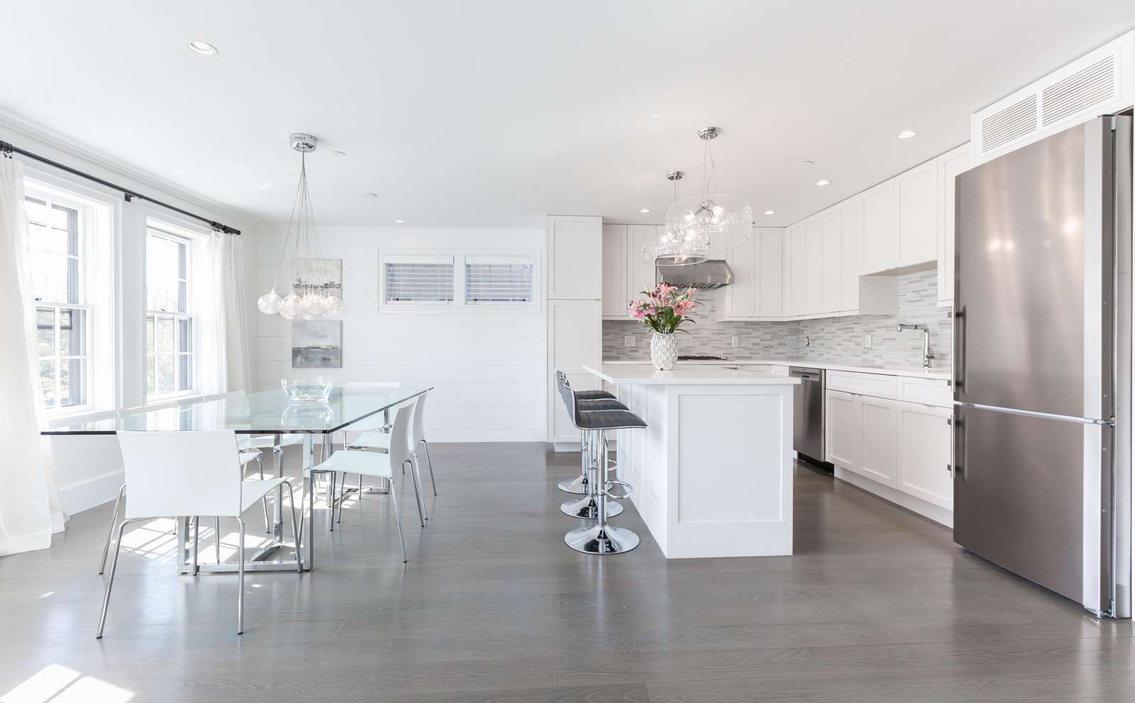 Open kitchen and dining room - perfect for entertaining