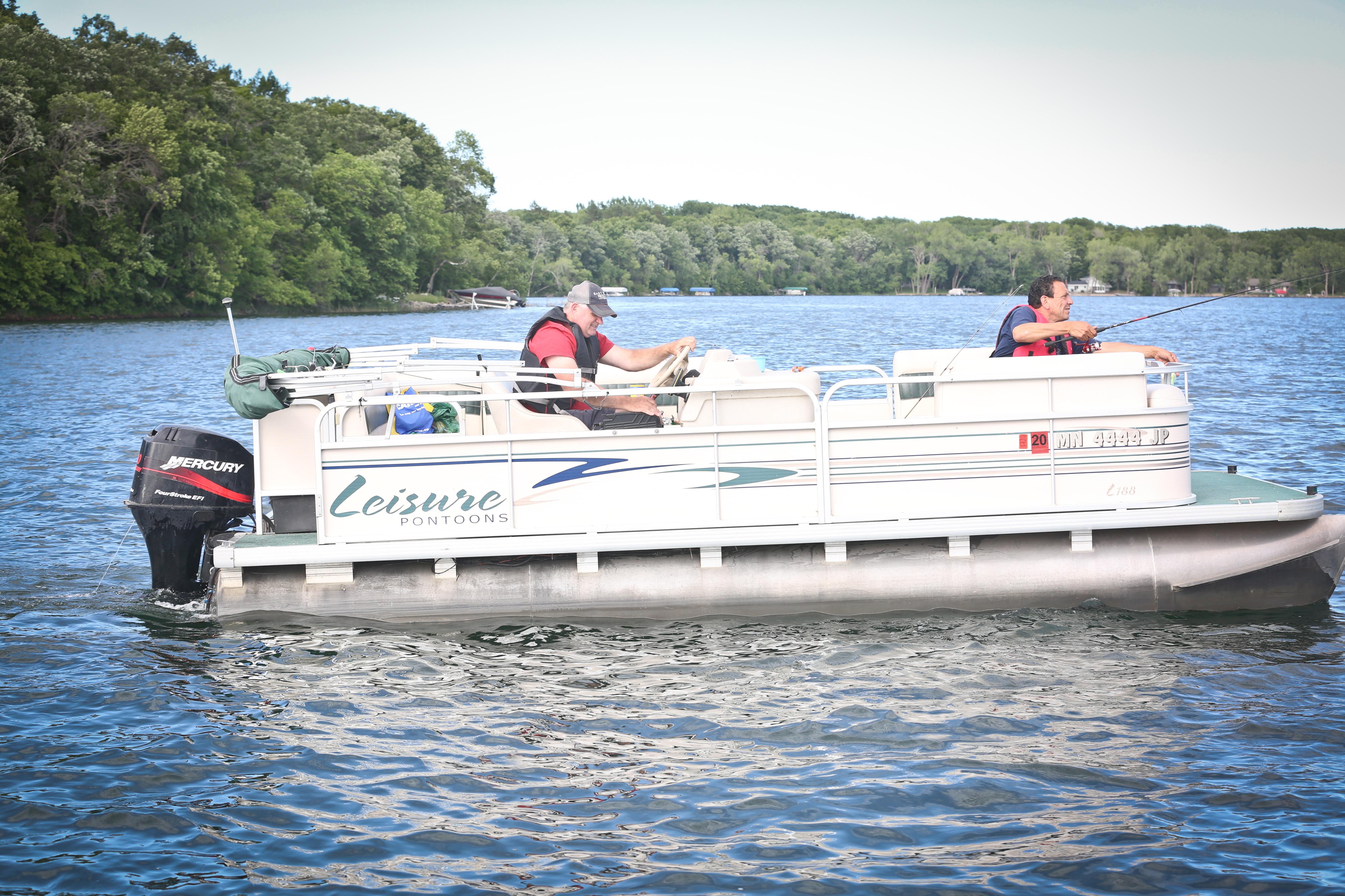 Pontoon 18' Leisure with 40 HP Mercury 4Stroke Engine East Silent