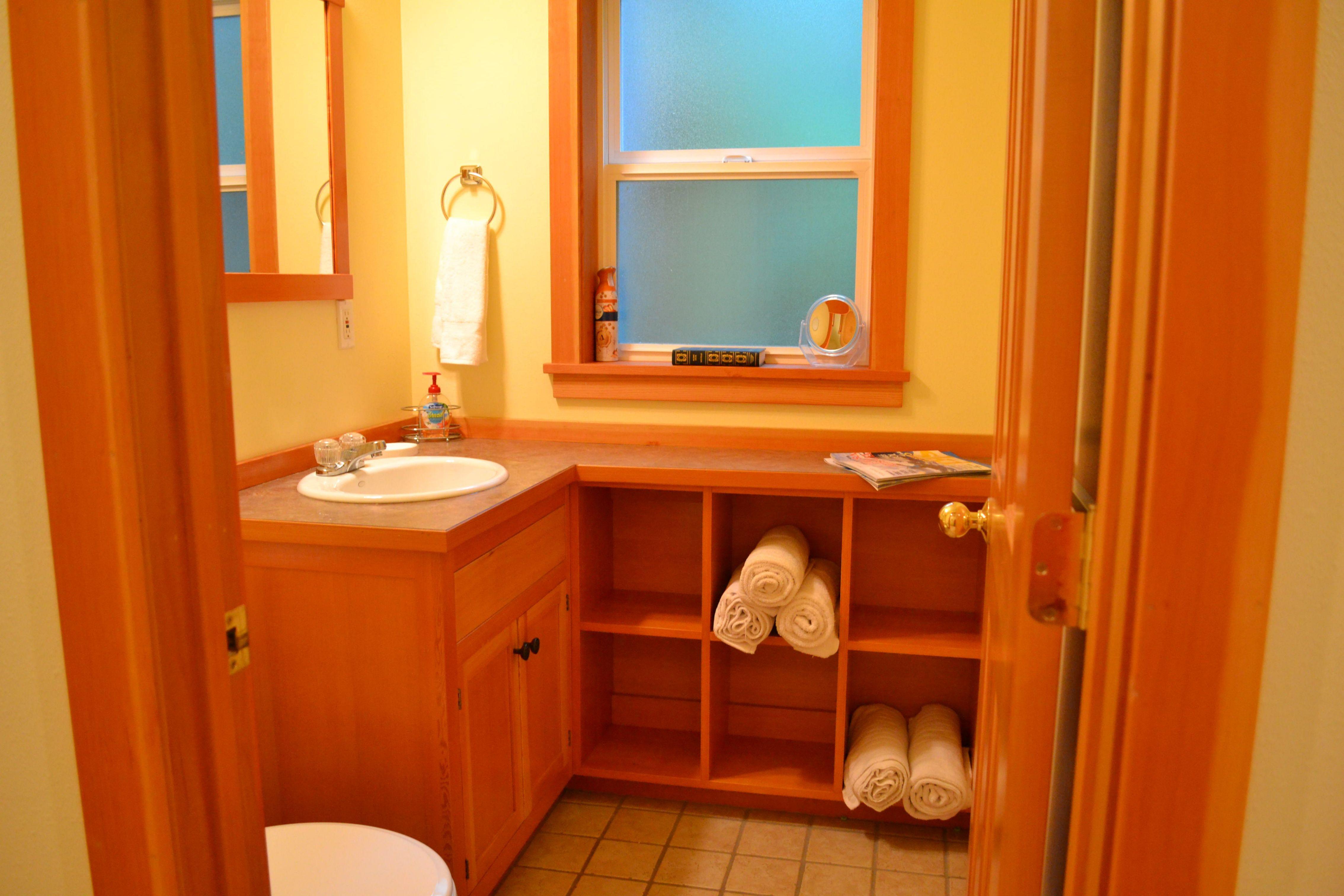 Downstairs 1/2 Bath