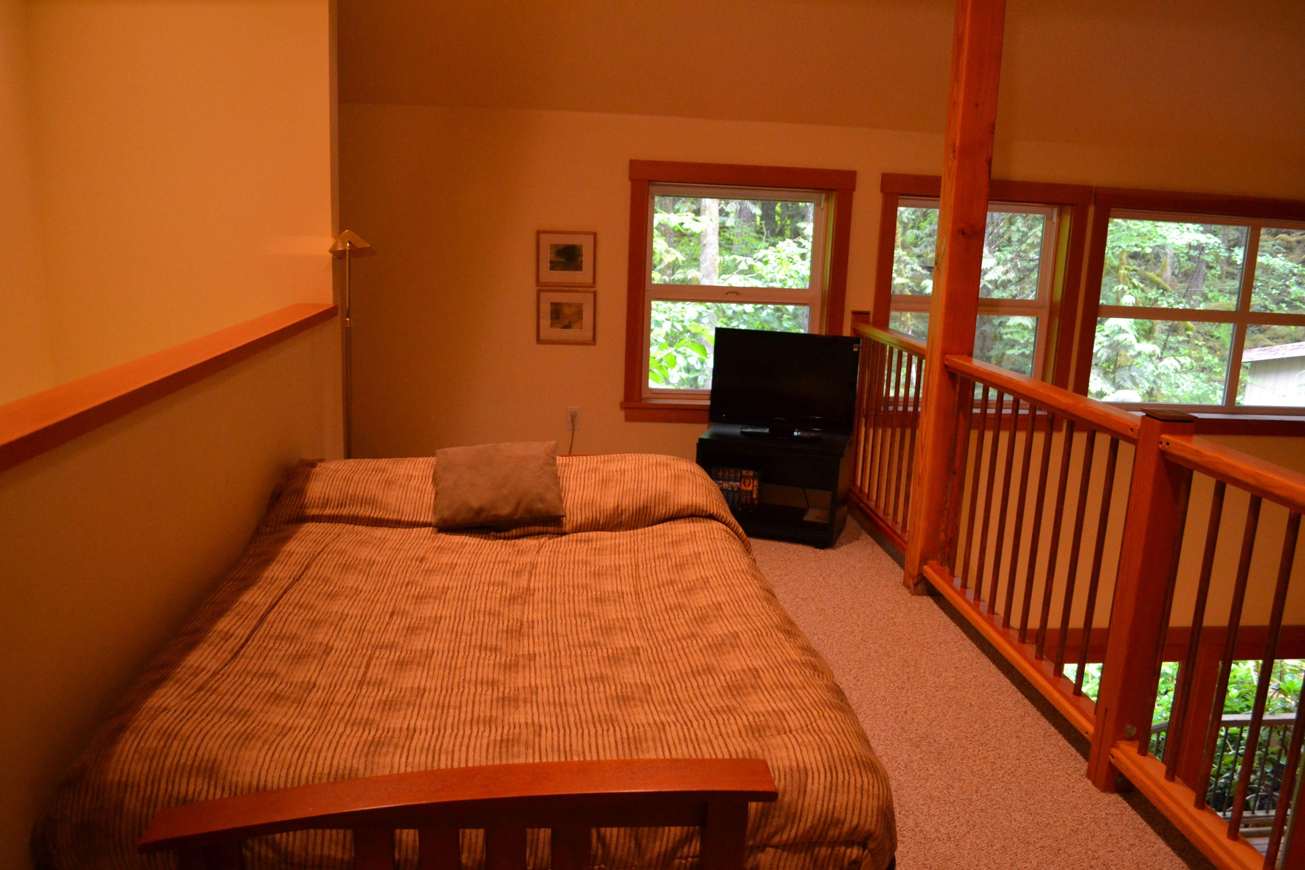 Futon in Loft with TV