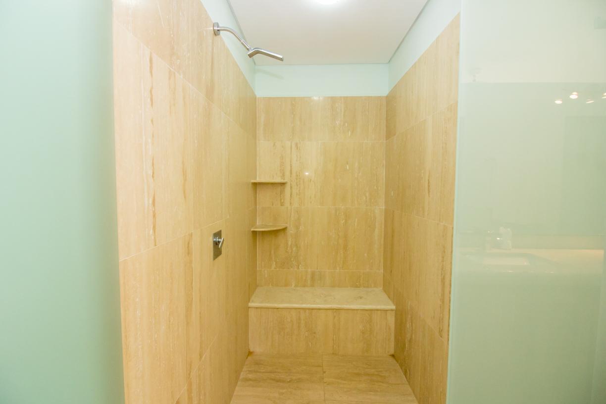 Spacious shower with bench