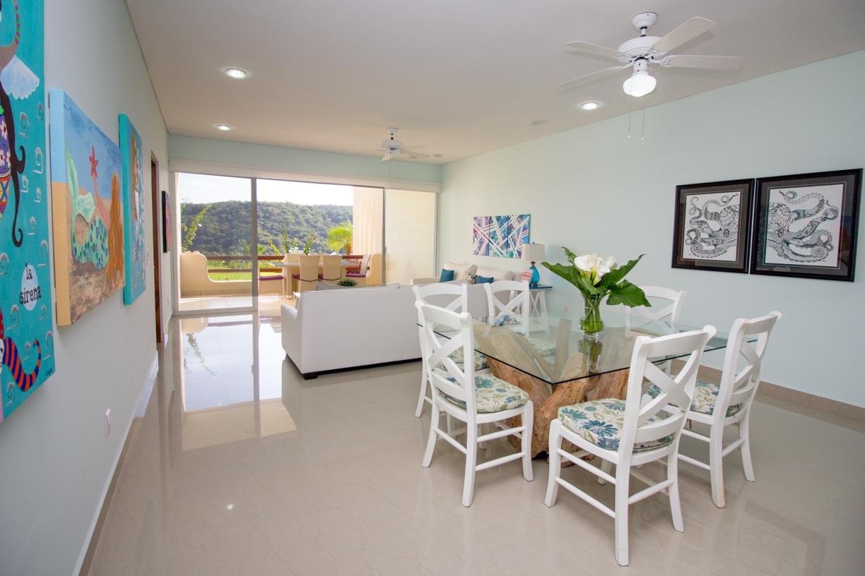 Brightly decorated and fully furnished