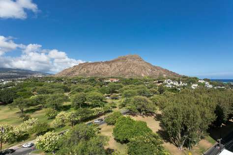 Diamond Head crater view from living room