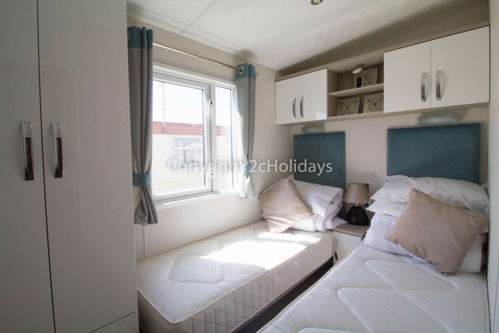 Caravan to hire near Pleasurewood Hills Book your holiday at Broadland Sands.