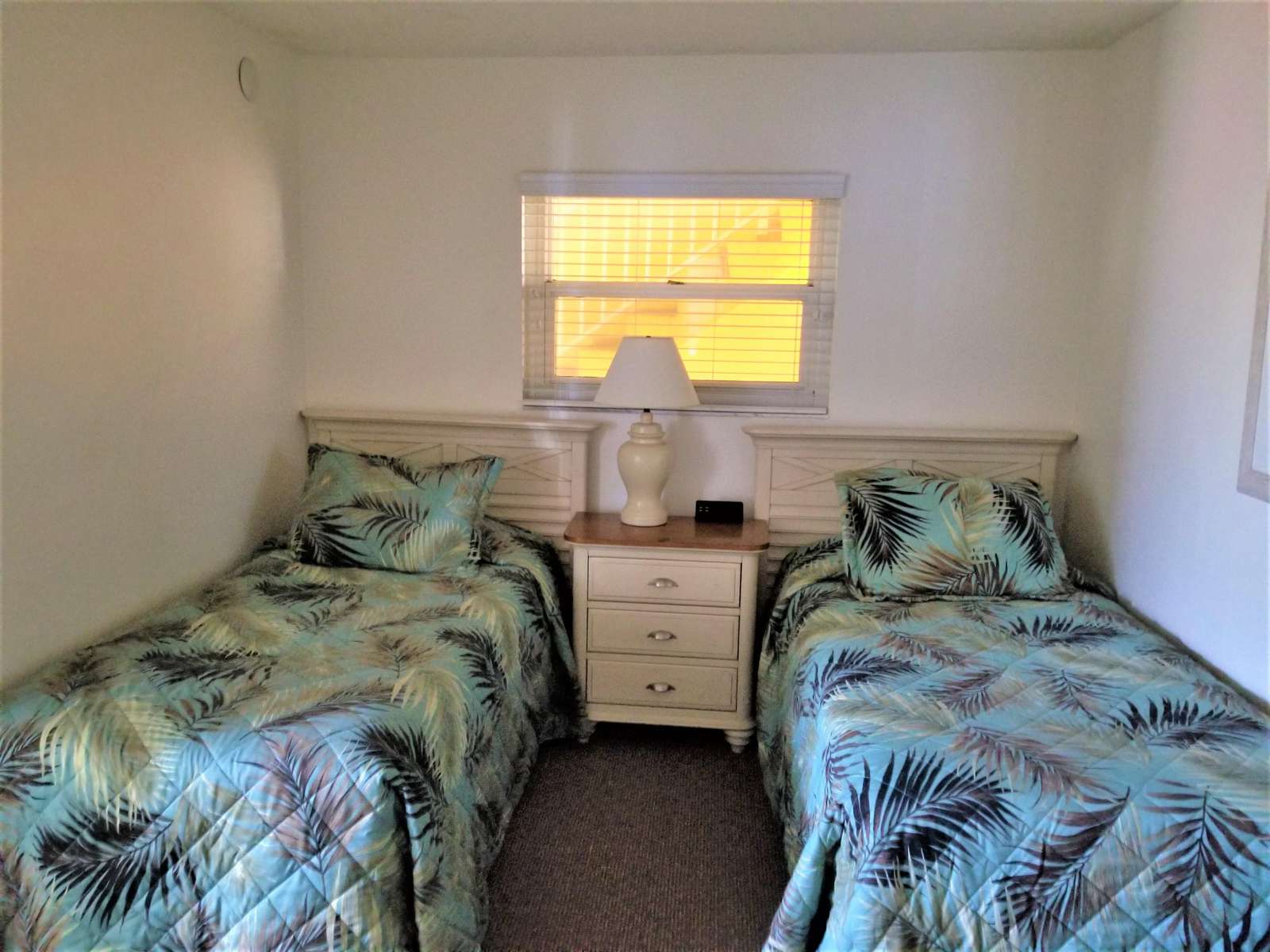 Guest bedroom (twins)