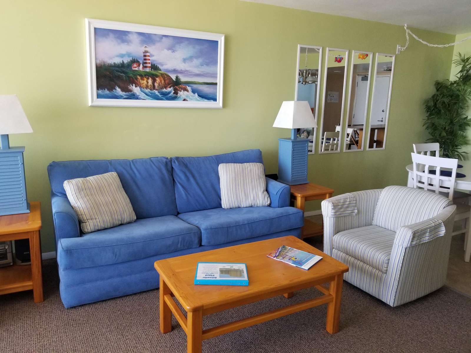 Living room (one recliner)