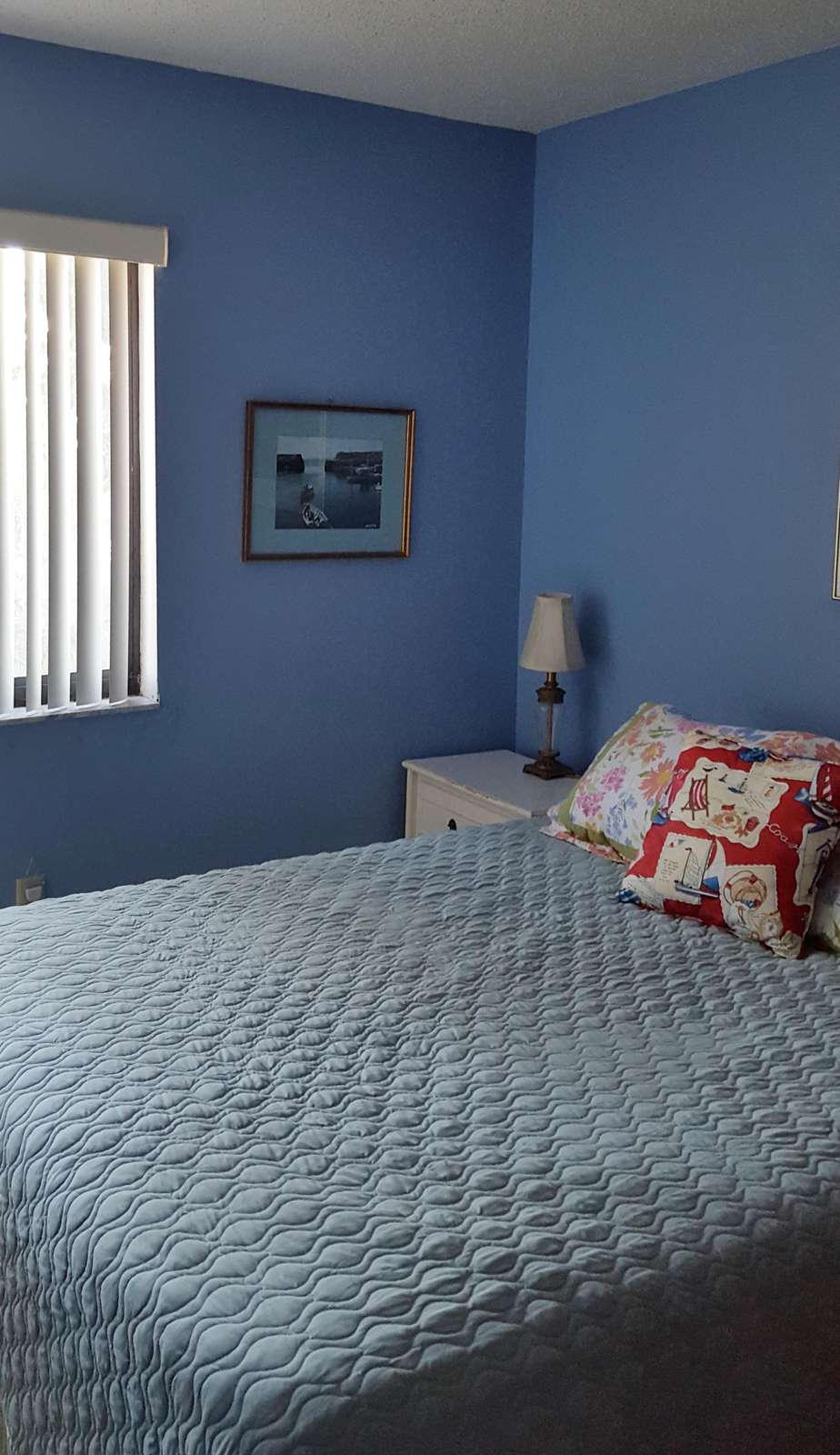 Guest bedroom (queen)