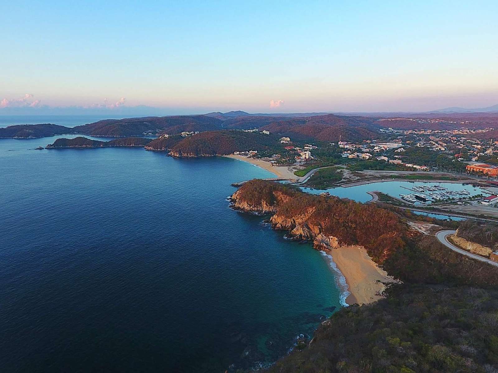 10 minute walk to nearest beach - Chahue Beach