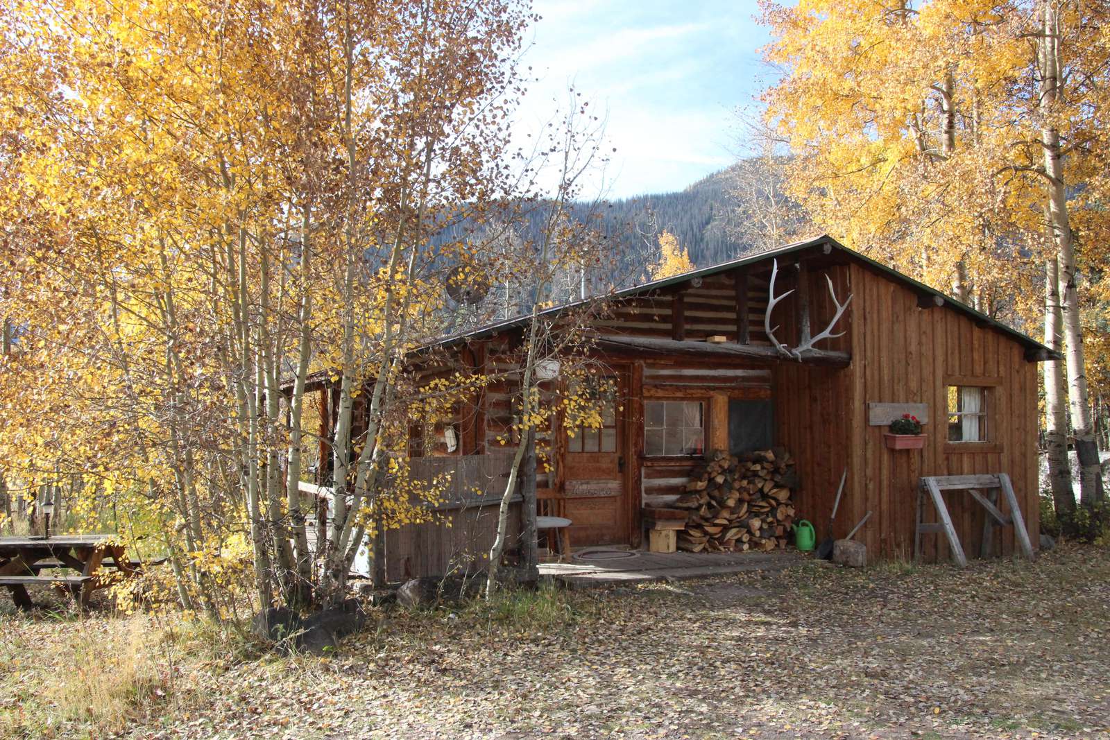 Aspen Grove of Cabins at Lost Trail | Cabin Rental Lodging ...