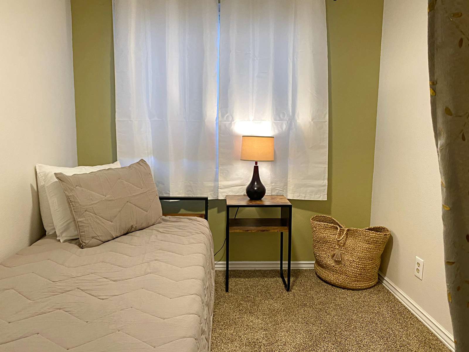 2 Twin Beds