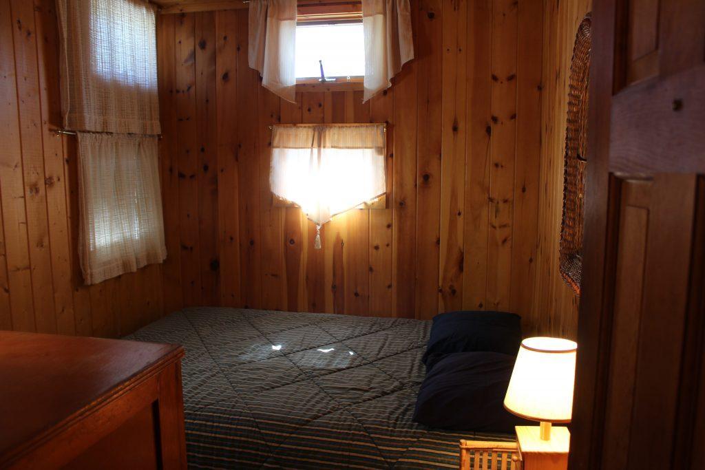1st bedroom with Queen bed