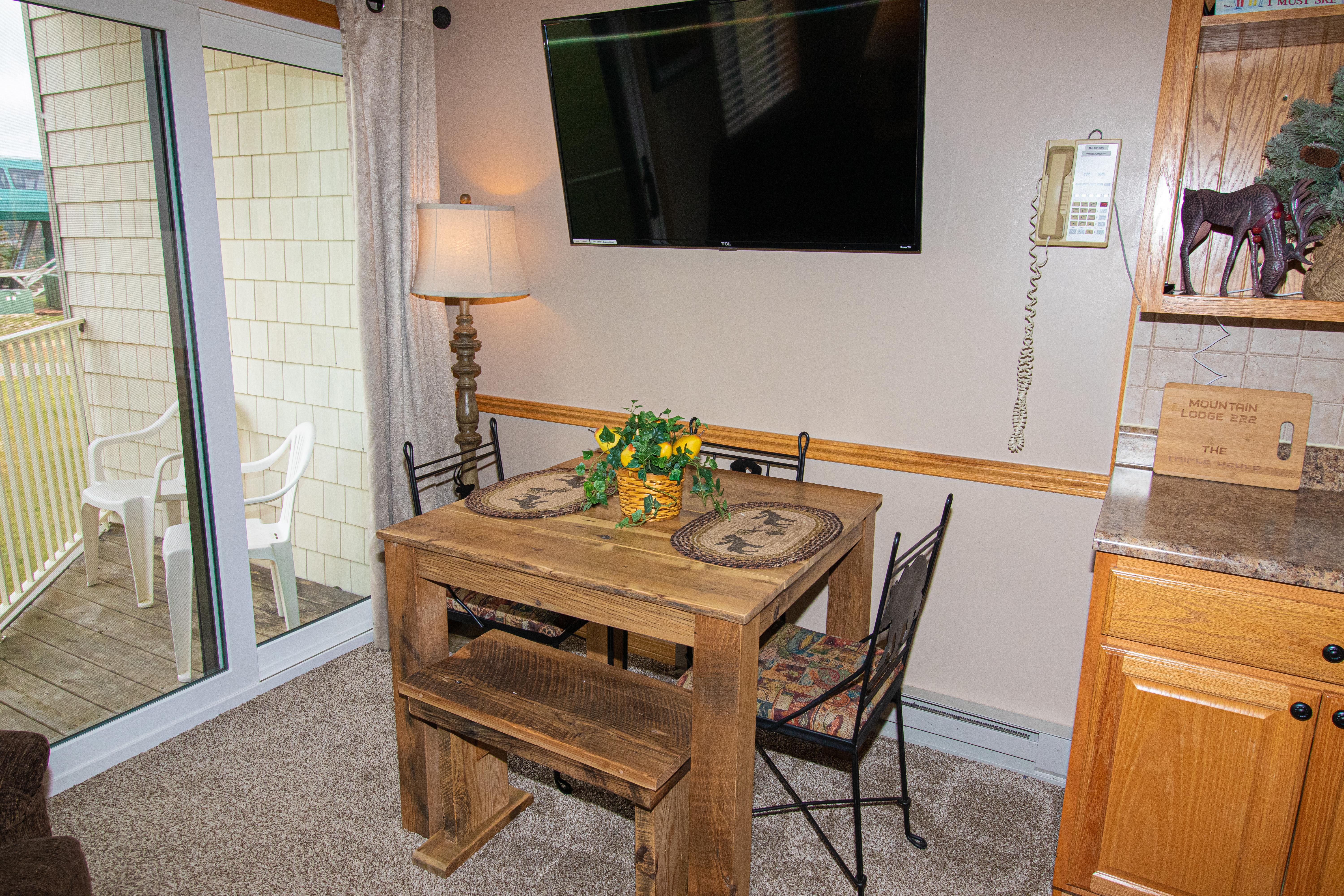 ML222 Dining area seats four comfortably!