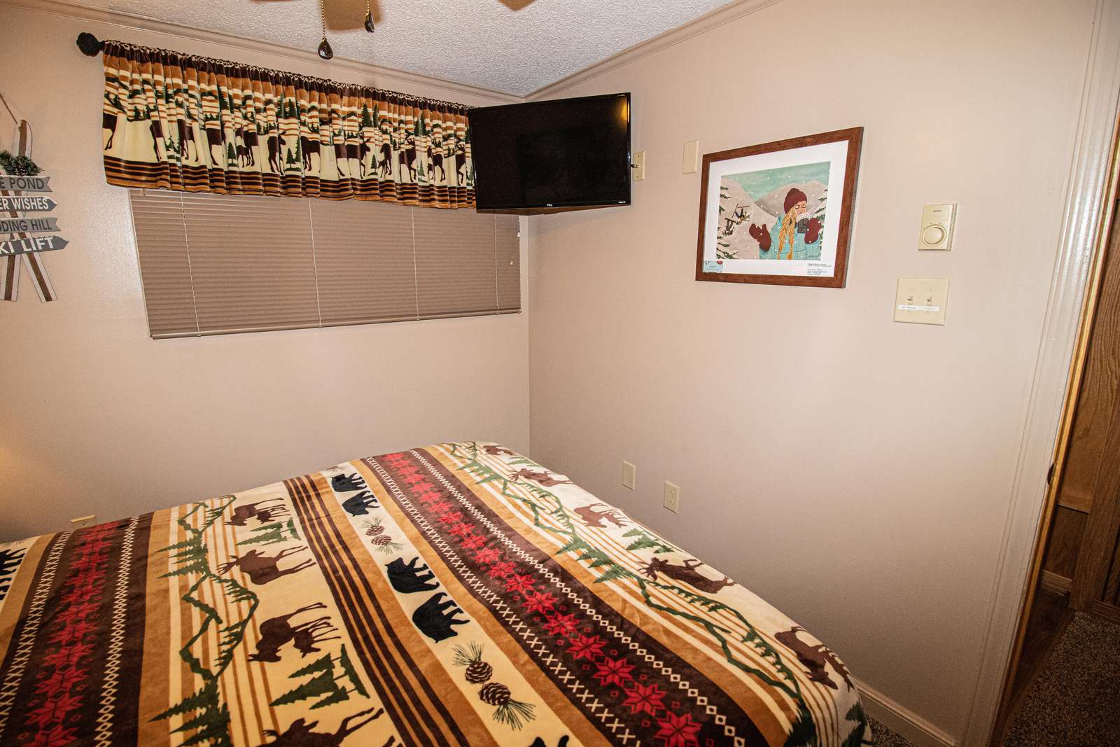 Queen size bed, TV, & ceiling fan in comfy bedroom