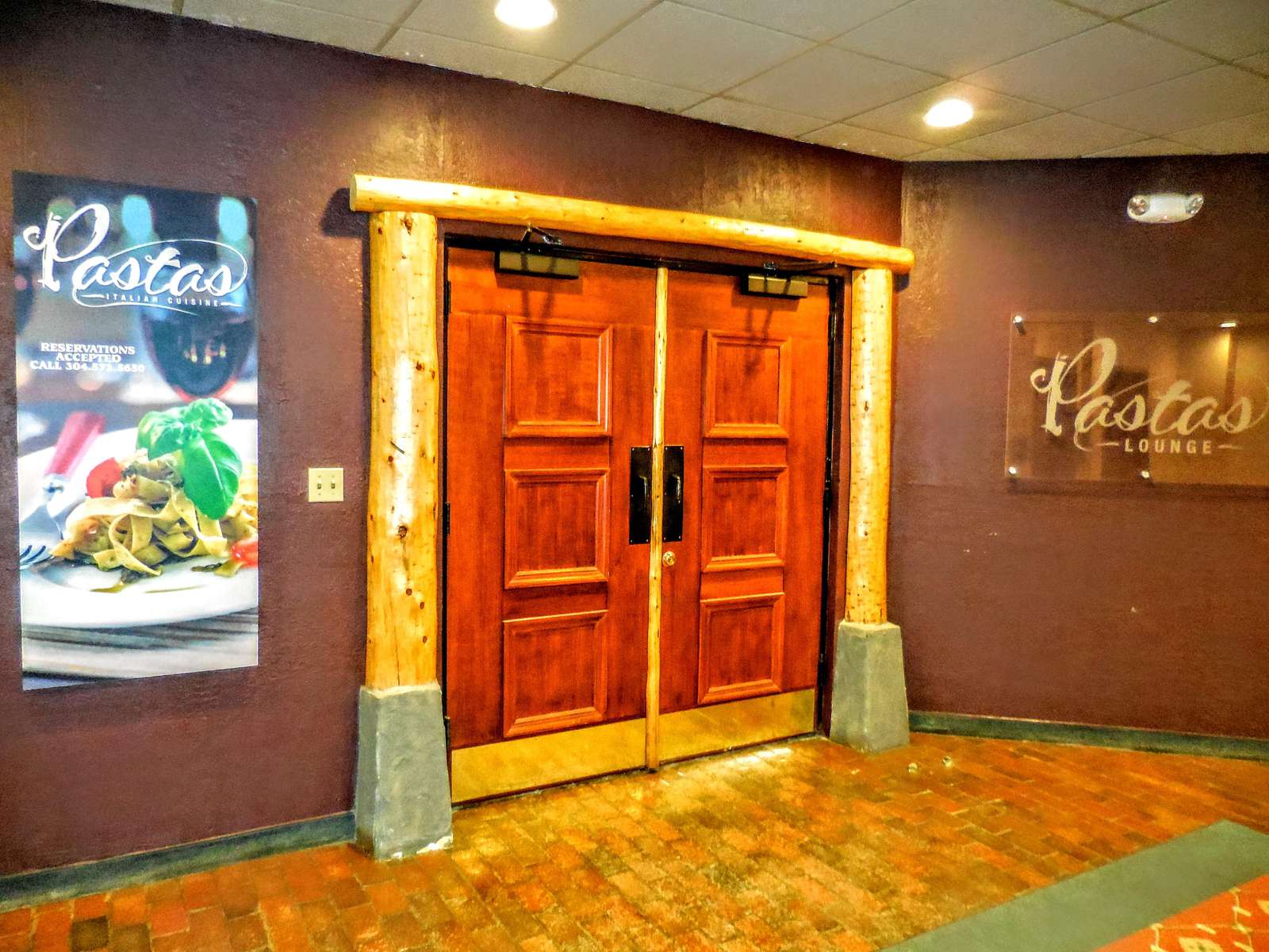Seasonal Restaurant located in lower level of Mountain Lodge