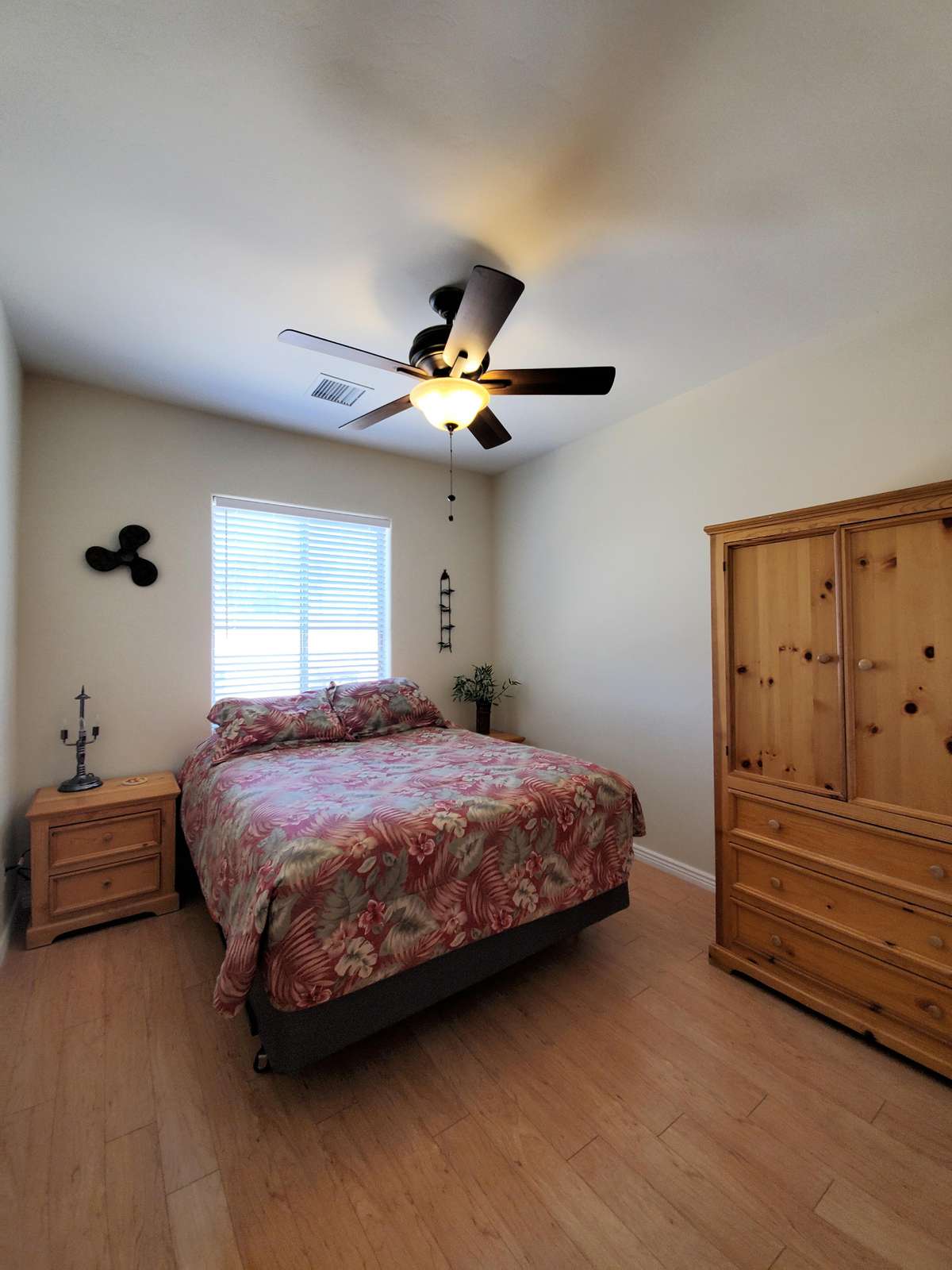 Queen guest room #1