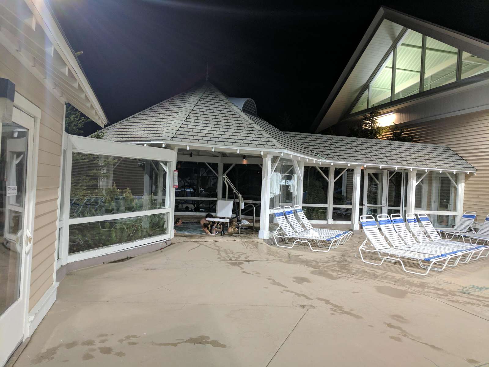 Hot Tub Area at Split Rock Pool