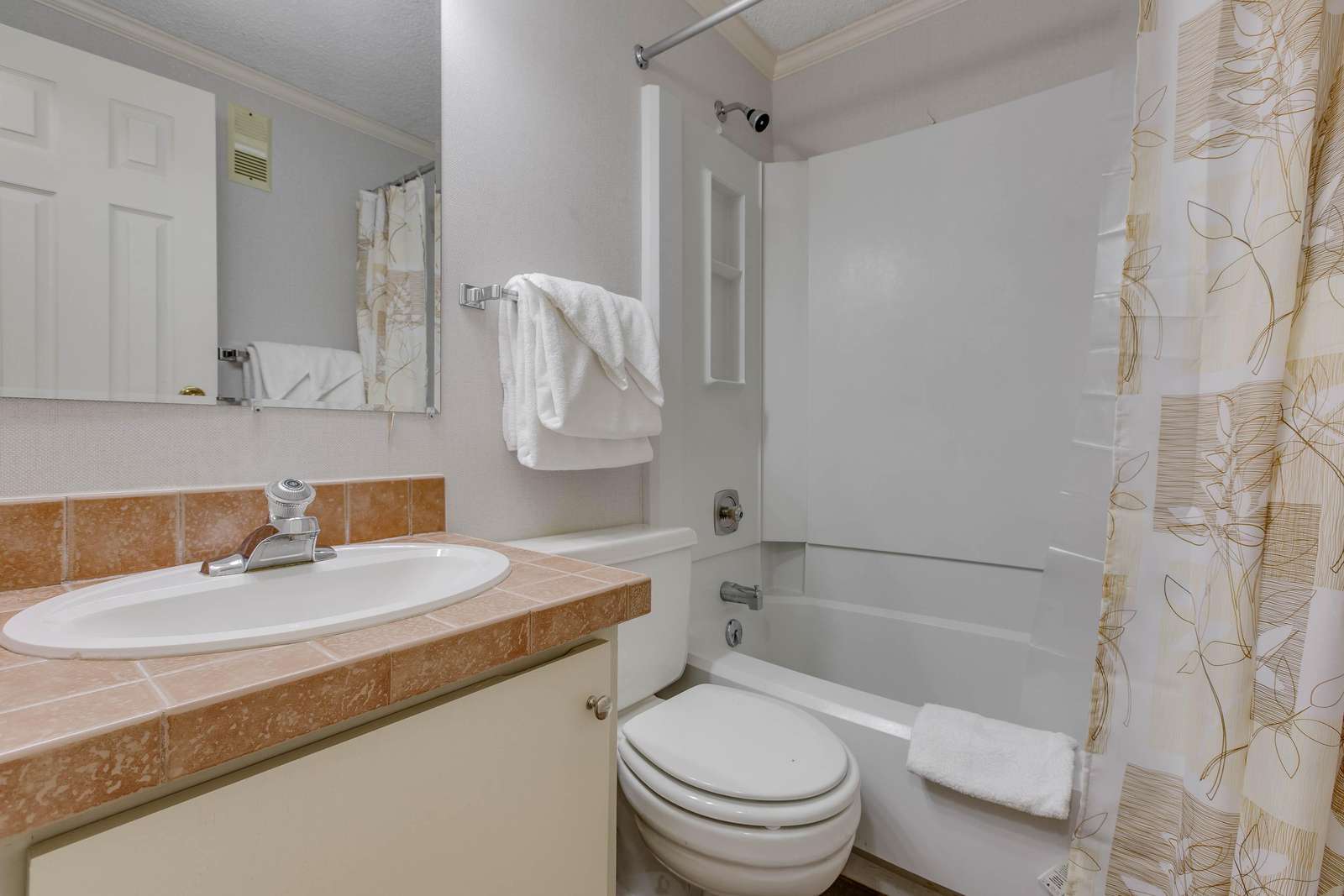 Clean & Tidy Bathroom