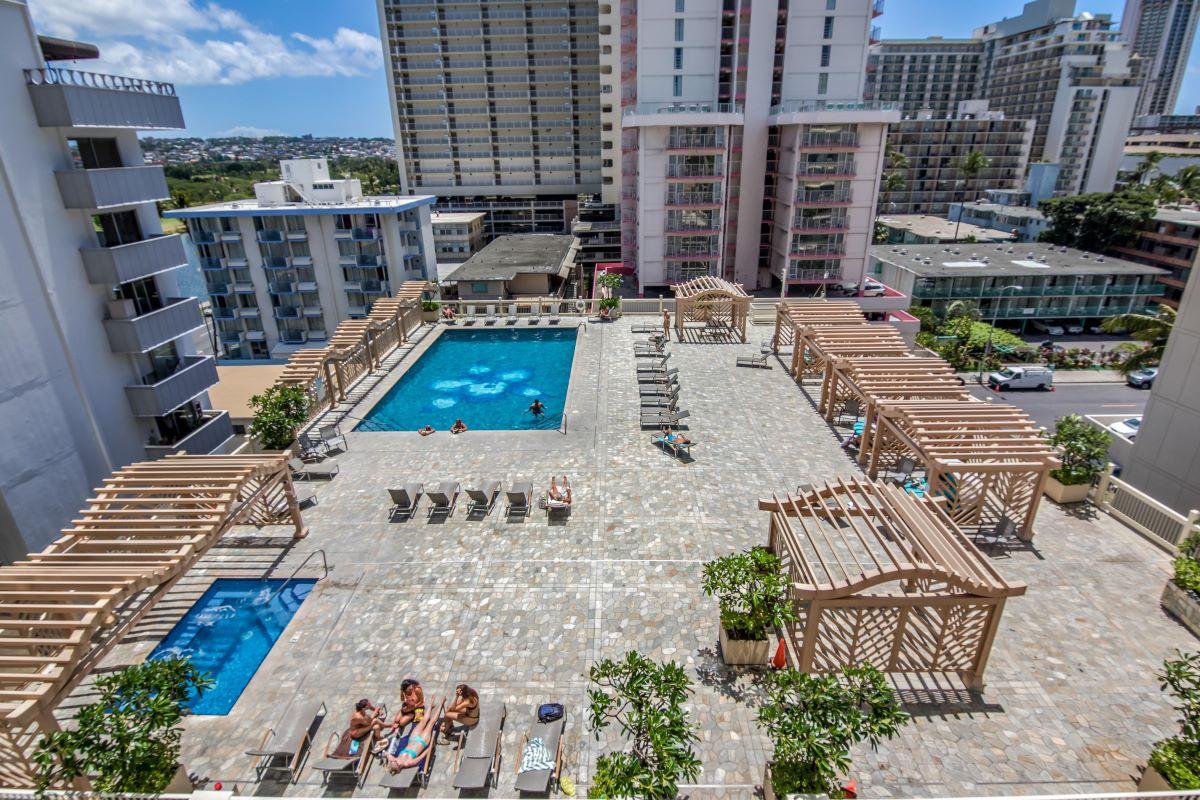 Island Colony 6th Floor Sundeck