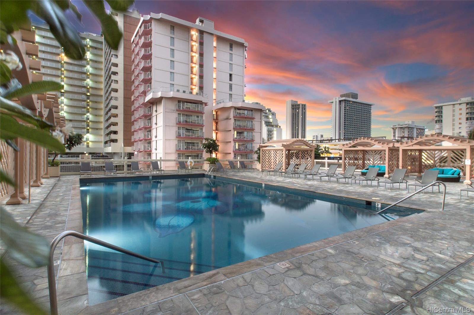 6th Floor Pool & Sundeck