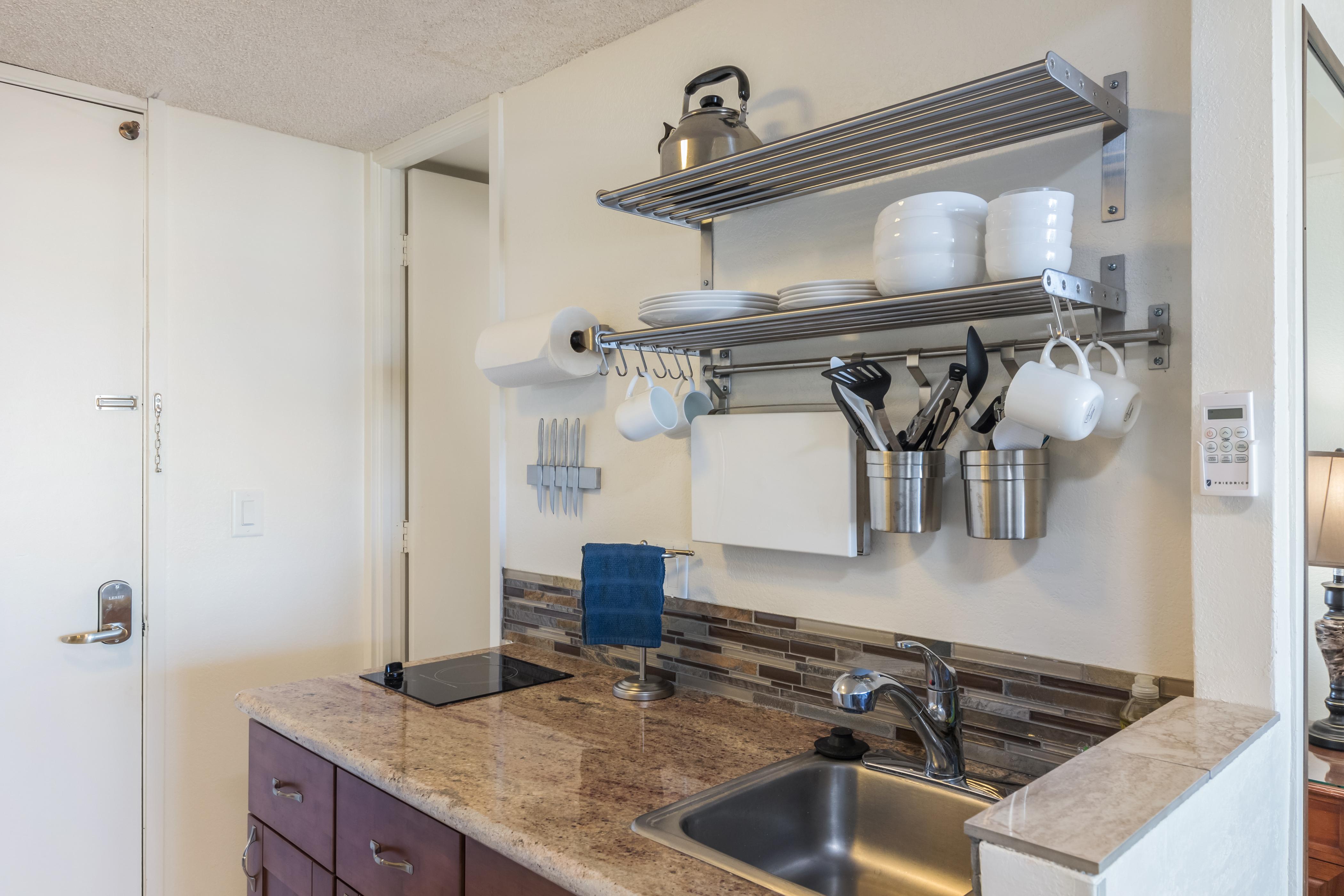 Contemporary Kitchenette W/Single Burner Stove
