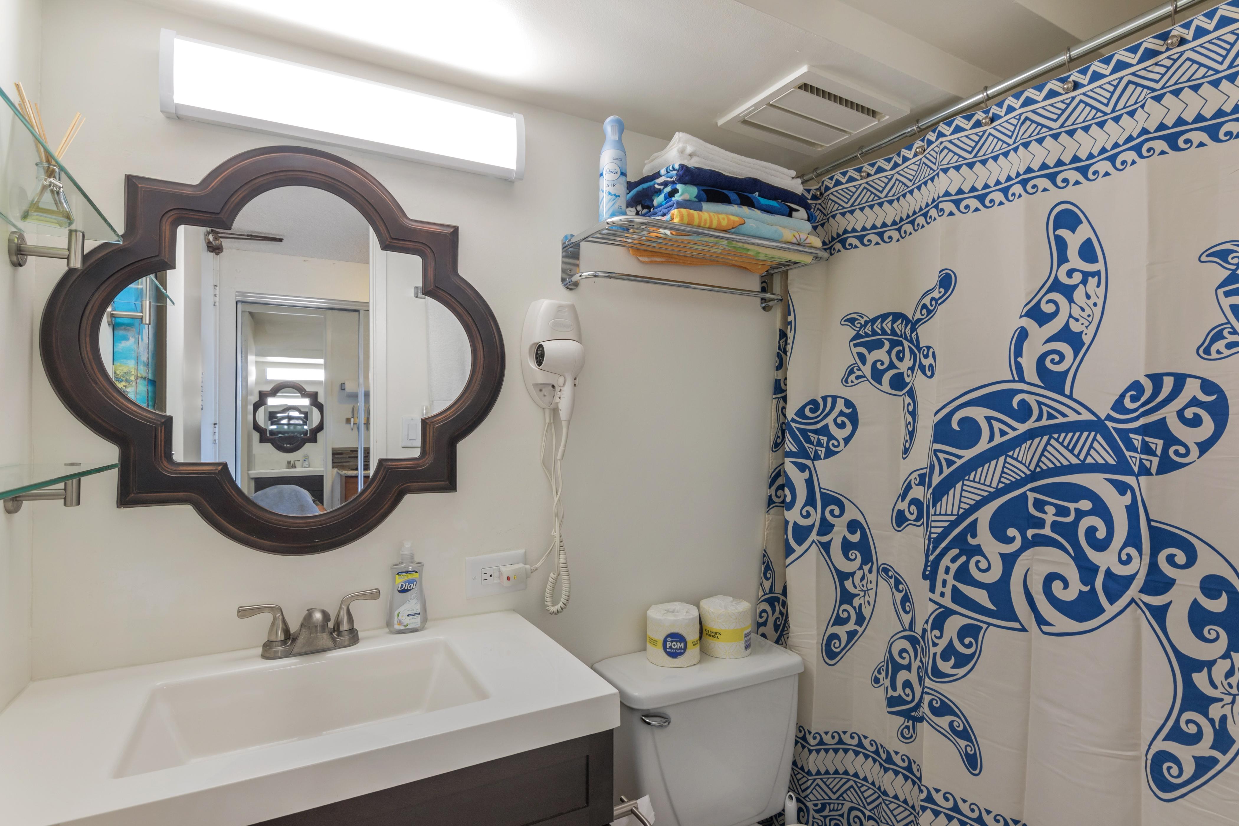 Bathroom With Shower/Tub Combo