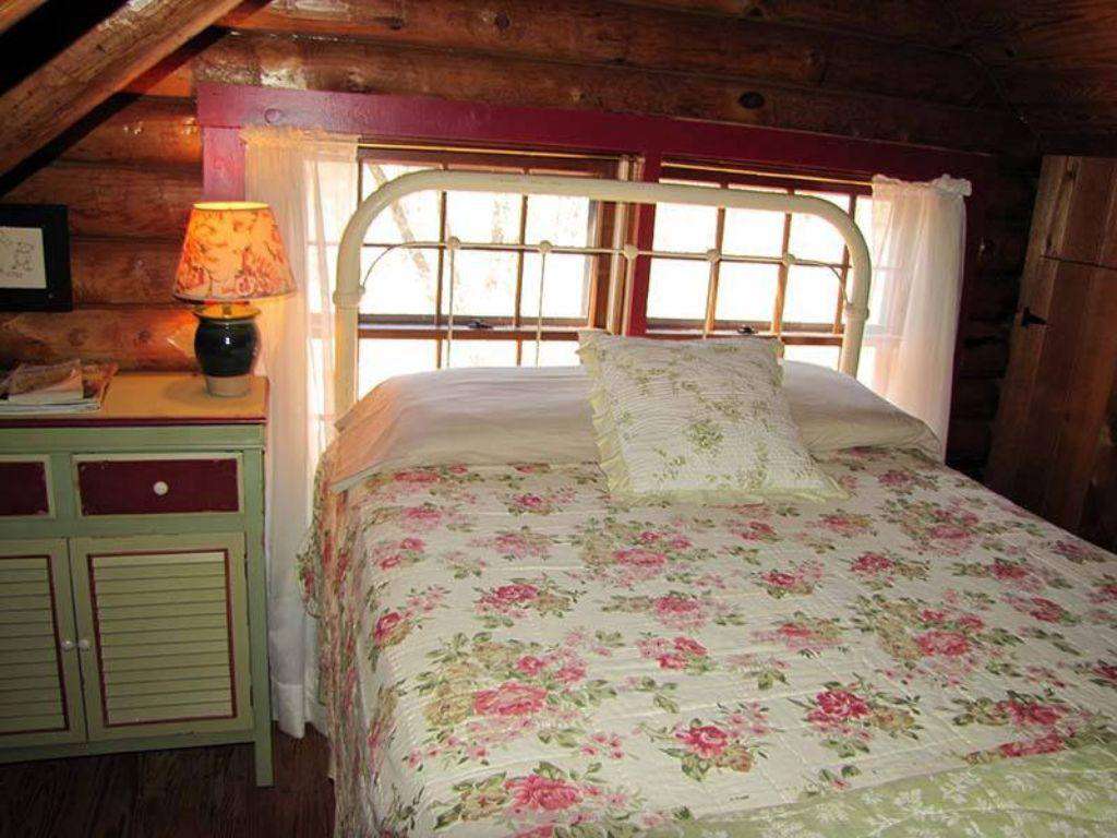 Cabin In The Pines Heartland Vacation Rentals