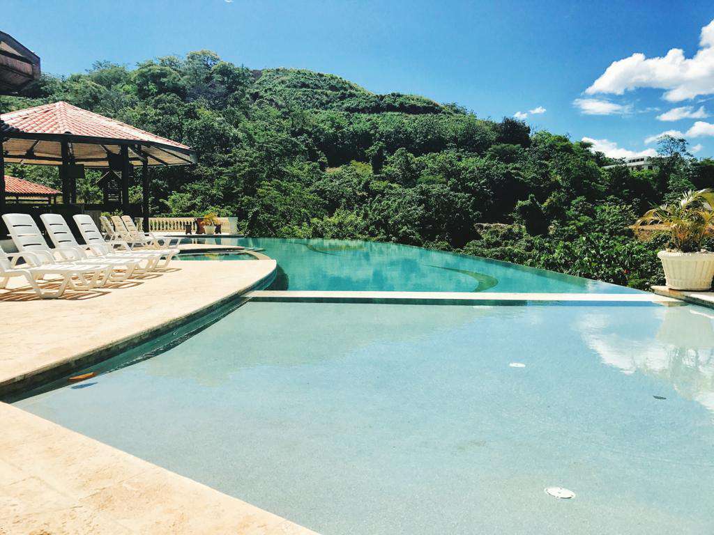 Community infinity edge pool