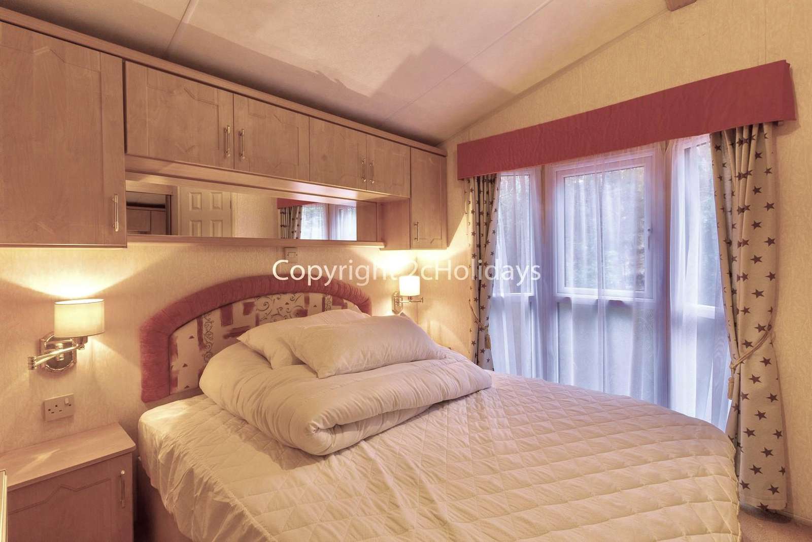 Great size master bedroom with a king size bed!