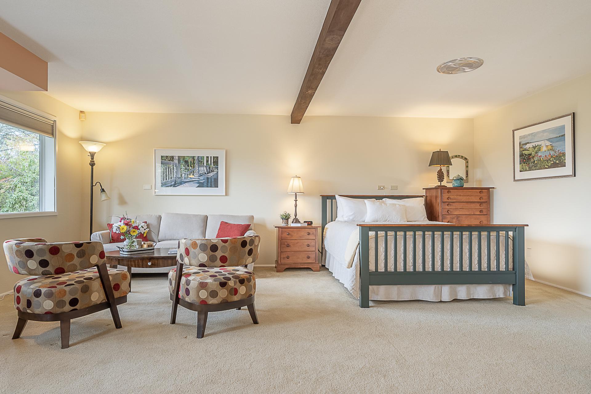 1Queen Cozy Studio Bed and Breakfast Corvallis Oregon Fernwood