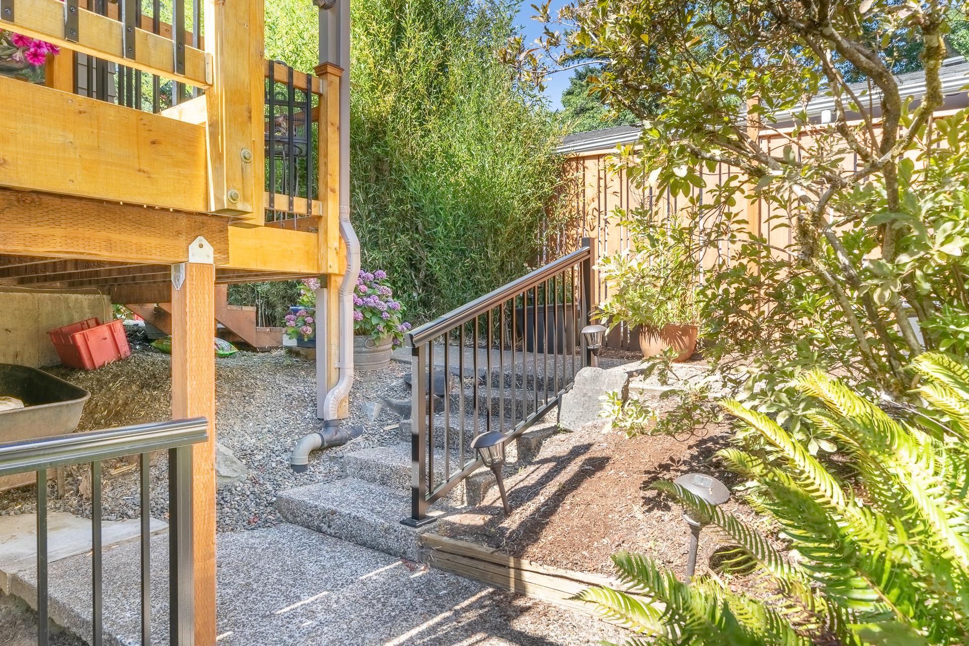 Stairs with railinng